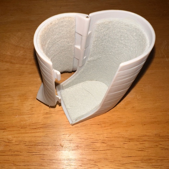 American Girl crutches w/Wheelchair, cast, and bandage for 18” dolls - Picture 10 of 16